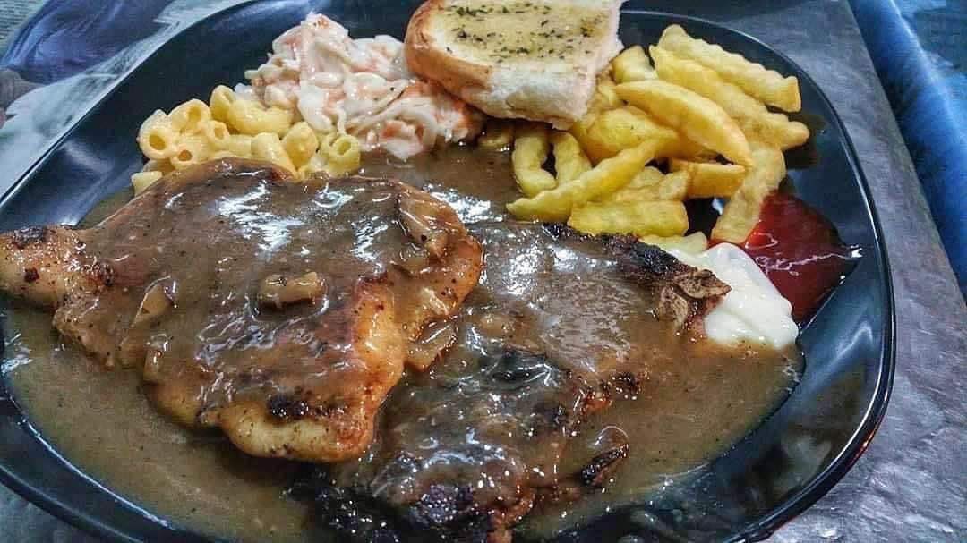 MalaysianFoods's tweet photo. Riuh Kitchen Open For Dine in!!

Fuh Western selonggok dia bagi. Padu teruk! 
Terliur tengok weh set Dulang dia hanya Bermula RM35 jerrrr,
boleh makan 4 orang!! Memang best Portion dia sangat besar Kenyang Sampai Ke Esokkkkkk.

Semua western dkt sini harga student je tau! Murah😋 https://t.co/ApvHBDIhE7