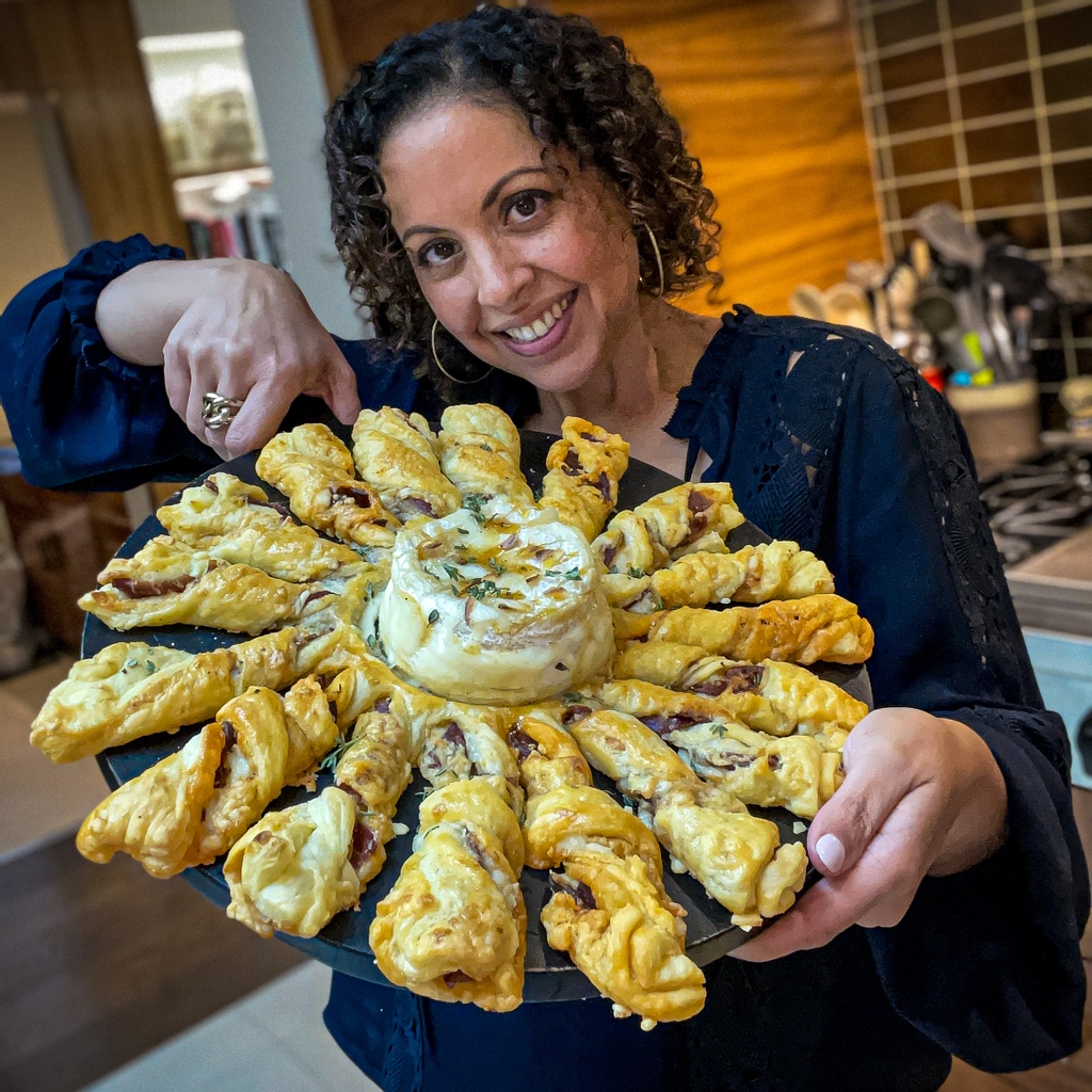 Brindisa's tweet photo. Hola 👋 Zarina aka @zarskitchen here. I'm delighted to be taking over Brindisa's account for the weekend, showing you some of my favourite comfort food recipes.

Here we have BAKED CANAREJAL with Ibérico Ham &amp; Manchego Cheese Twists 😍 https://t.co/YQE8GCIdEs