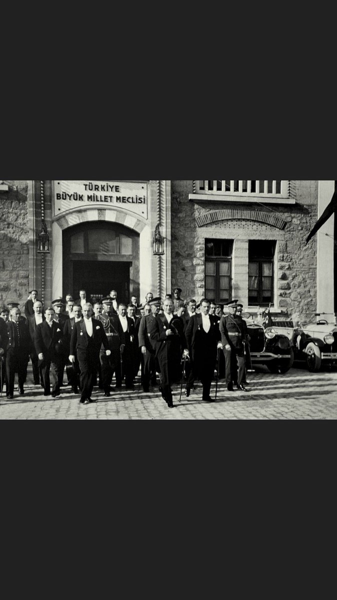 Cumhuriyetimizin 98. yıl dönümünde başta Gazi Mustafa Kemal Atatürk ve silah arkadaşları olmak üzere, tüm şehitlerimizi rahmet ve minnetle anıyoruz.

#29Ekim Cumhuriyet Bayramımız kutlu olsun.🇹🇷