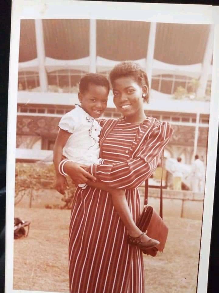 molarawood's tweet photo. #EpicThrowback National Theatre, Lagos, 22 December 1985. The young girl I am carrying is Modupe Ajayi, @akefestival guest, and family.
Watch her at 12.45pm today in Flowers for Warriors,' a short documentary film about parents caring for children living with disabilities. β€οΈ https://t.co/s5dWa0k29b