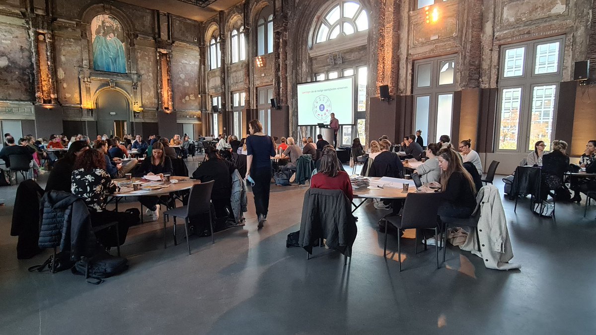 all set. met <a href="/EduNextvzw/">EduNext</a> na de intense klassenraden, groeigesprekken met leerlingen en leerkrachten een dag creatief samen aan de slag over het werken met chromebooks in de klas. <a href="/AtheneumAntw/">Atheneum Antwerpen</a>