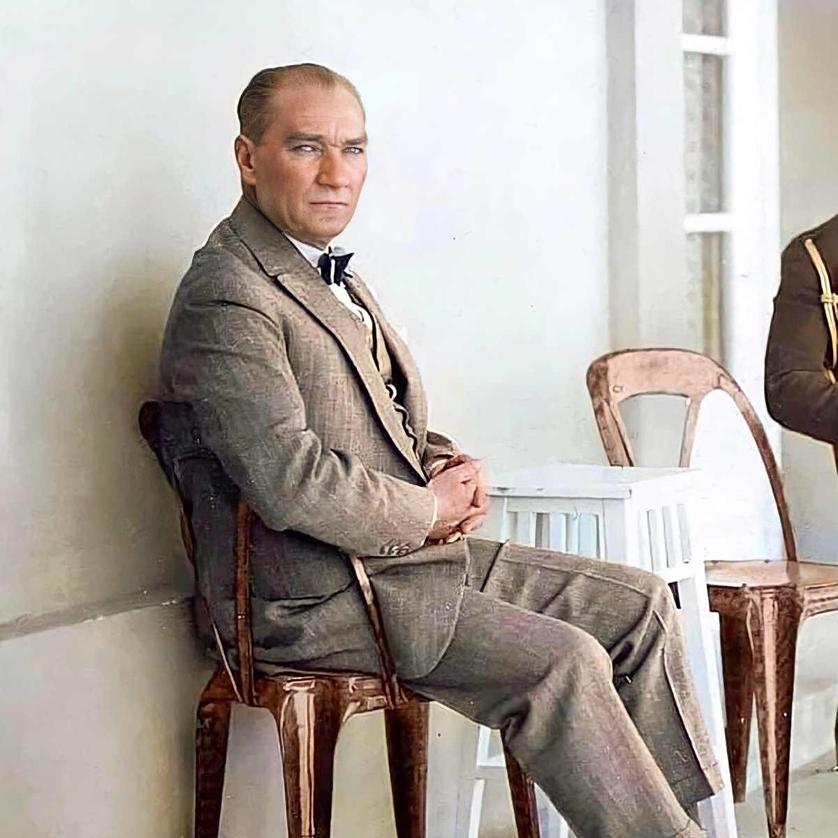 Aydınlanmamızın ve çağdaşlaşmamızın simgesi olan Cumhuriyetimizin mimarı Gazi Mustafa Kemal Atatürk ile kahraman silah arkadaşları başta olmak üzere şehit ve gazilerimizi saygı ile anıyor, ulusumuzun Cumhuriyet bayramını kutluyoruz, Cumhuriyetimizin 98. yılı kutlu olsun.!