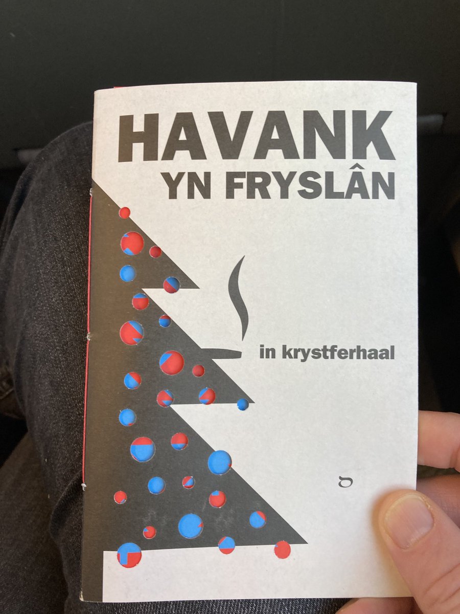 annepopkema's tweet photo. Yn de trein nei Den Haach, om in lêzing op de IBBY-NL freonedei te jaan mei de titel: ‘Geef mar linich. De filosofy fan Utjouwerij Regaad’.
Tiid om wat te lêzen dus, en noch altiten wille fan dit moai lytse #Regaad side-projektje út 2015. @IbbyNederland #frysk https://t.co/oJBngeUYml