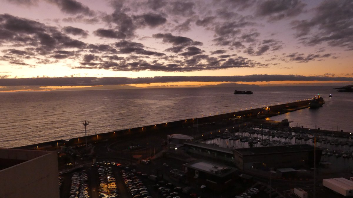 Amanece en #santacruzdelapalma  con vistas a #lagomera 😍😍

Muy buenos días y feliz puente 💚

#LaPalma #EncantoPalmero <a href="/ELTIEMPO/">EL TIEMPO</a> <a href="/VickyPalmaMeteo/">Vicky Palma</a> <a href="/tiempobrasero/">Tutiempo</a> <a href="/ElTiempoes/">Eltiempo.es</a> <a href="/santacruz_ayto/">Ayuntamiento de Santa Cruz de Tenerife</a>