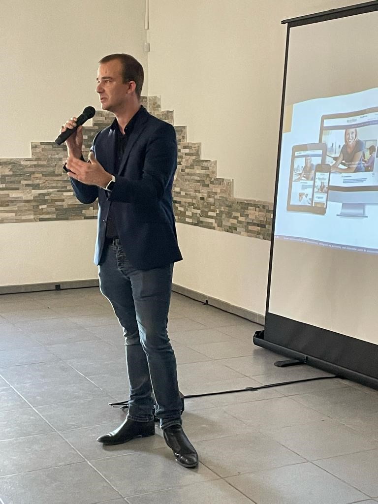 CROEC_Paca's tweet photo. La dernière journée pour les stagiaires 3ème année, organisée par l’#ARFEC, s’est déroulée hier à Trets, en présence de @WeizmanC et @RomainFROMENT3
L’occasion pour eux d’échanger avec leurs futurs confrères et d’écouter les derniers conseils avant l’épreuve du DEC 🎓 https://t.co/f5Utp8pAdw