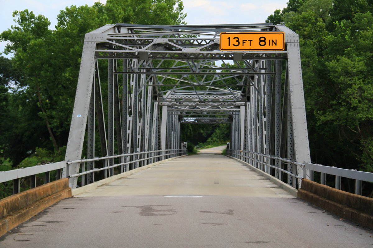 TimeTraveler911's tweet photo. This two-span through truss bridge runs over Big Piney River on #Route66Missouri at Devils Ellbow in #PulaskiCounty #Missouri. #Route66Bridge for #Route66Smiling with hosts @66Travelers and @TimeTraveler911 

@BeckyAdventure @MoGov @mort666officiel @HookedOnRoute66 @66Drones https://t.co/JnofqzxIJ1