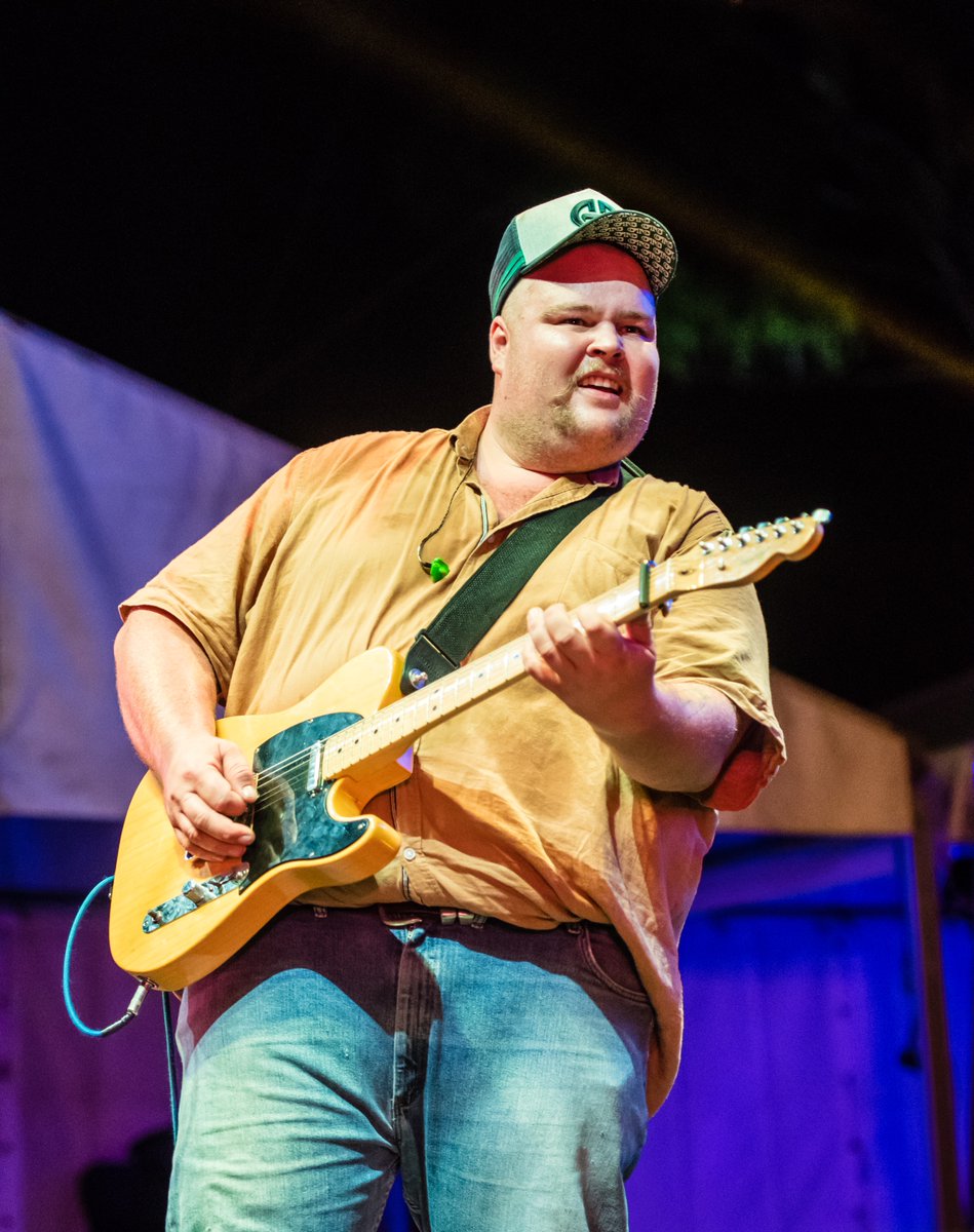 Tickets are moving fast for the last show of the year! We’re playing The Gem Hotel in Alberton, QLD on the 28th of November. 
Tickets: iambradcox.com/shows
📸 Lee Hemming