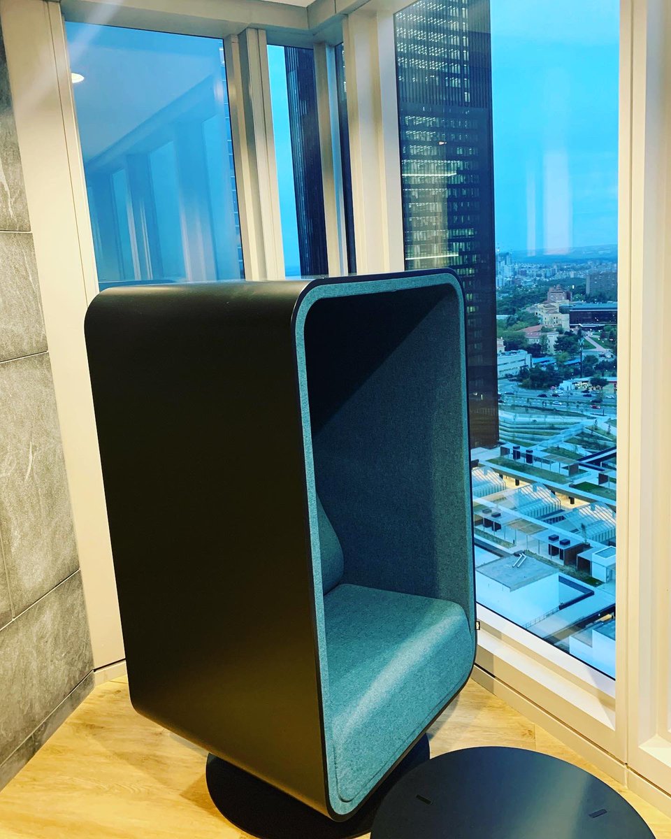 acampoyz's tweet photo. Hoy trabajamos desde @NextFloor_XYZ en #torreemperador. Un lujazo! https://t.co/uUfpzNxLfc