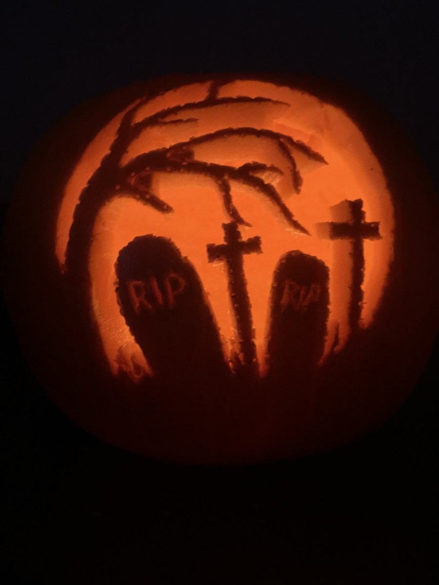 eVan_EFC's tweet photo. Released my inner child!! #Halloween  #pumpkin https://t.co/AQEEcwQ96k