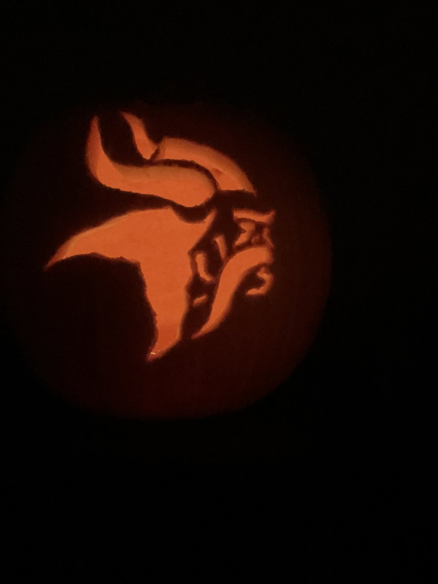 eVan_EFC's tweet photo. Released my inner child!! #Halloween  #pumpkin https://t.co/AQEEcwQ96k