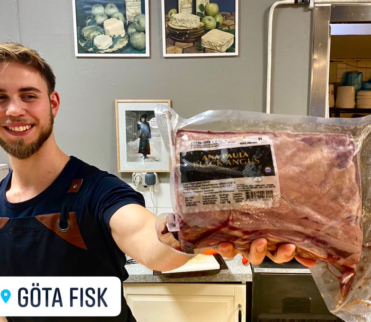 SantiagoWins's tweet photo. Ir a nuestra pescadería favorita en Estocolmo y que te reciban con la mejor carne ��🇾! 🙏 #Götafisk !#UruguayanBeef #naturalbeef #grassfedbeef #dietassaludables #blackangusbeef https://t.co/b2sQ8Gyk02