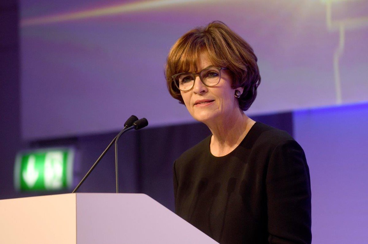 Der Bayerische Printpreis wurde gestern Abend vergeben. Der Ehrenpreis wurde vom Bayerischen Ministerpräsidenten an Philipp Welte überreicht. Nicola Leibinger-Kammüller von <a href="/TRUMPF_News/">TRUMPF</a>  hielt eine inspirierende und auch nachdenklich machende Rede zum "Wert des Gedruckten".