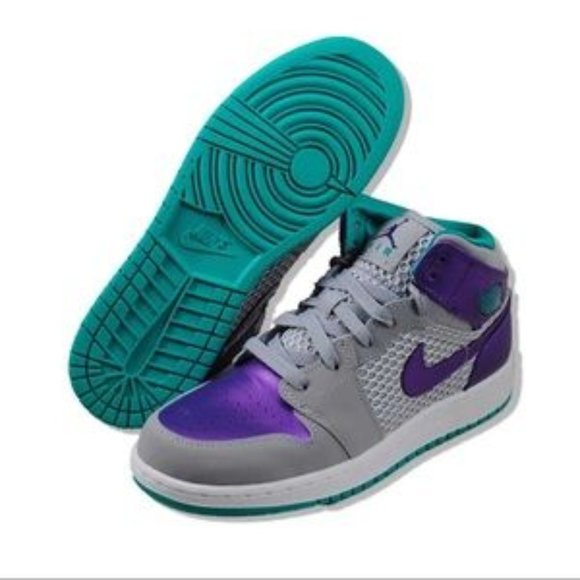 te_andra's tweet image. So good I had to share! Check out all the items I'm loving on @Poshmarkapp #poshmark #fashion #style #shopmycloset #nike: posh.mk/ED9xMfcbKkb