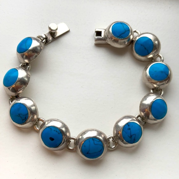 te_andra's tweet image. So good I had to share! Check out all the items I'm loving on @Poshmarkapp #poshmark #fashion #style #shopmycloset #nike: posh.mk/ED9xMfcbKkb