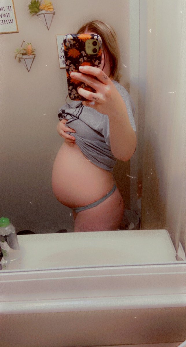 AliciaMargaret_'s tweet photo. Oliver is getting so big, i can’t explain how excited i am to meet my lil guy 🥺 https://t.co/JpwSDJJfvM