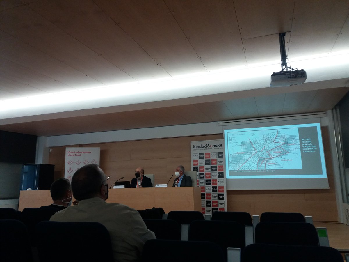 terresvinalopo's tweet photo. L'impacte dels moviments migratoris i dels canvis socials, econòmics i polítics en el #territori i les identitats.
"Llengua i canvis demogràfics al País Valencià", workshop del #CulturLab21 de la @fnexe, amb @Catalana_UA i @LletresUA. https://t.co/5P6vQgcM3q
