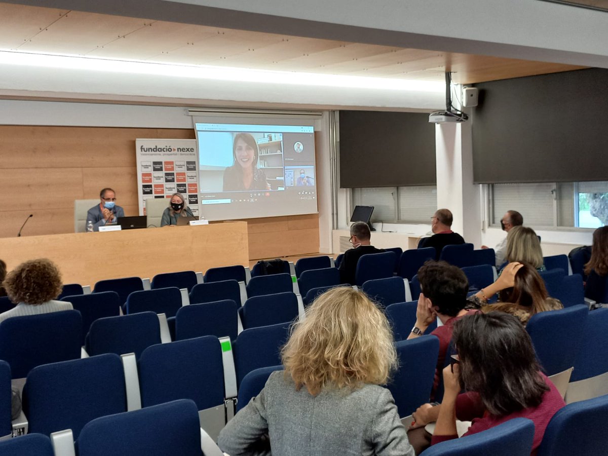 terresvinalopo's tweet photo. L'impacte dels moviments migratoris i dels canvis socials, econòmics i polítics en el #territori i les identitats.
"Llengua i canvis demogràfics al País Valencià", workshop del #CulturLab21 de la @fnexe, amb @Catalana_UA i @LletresUA. https://t.co/5P6vQgcM3q