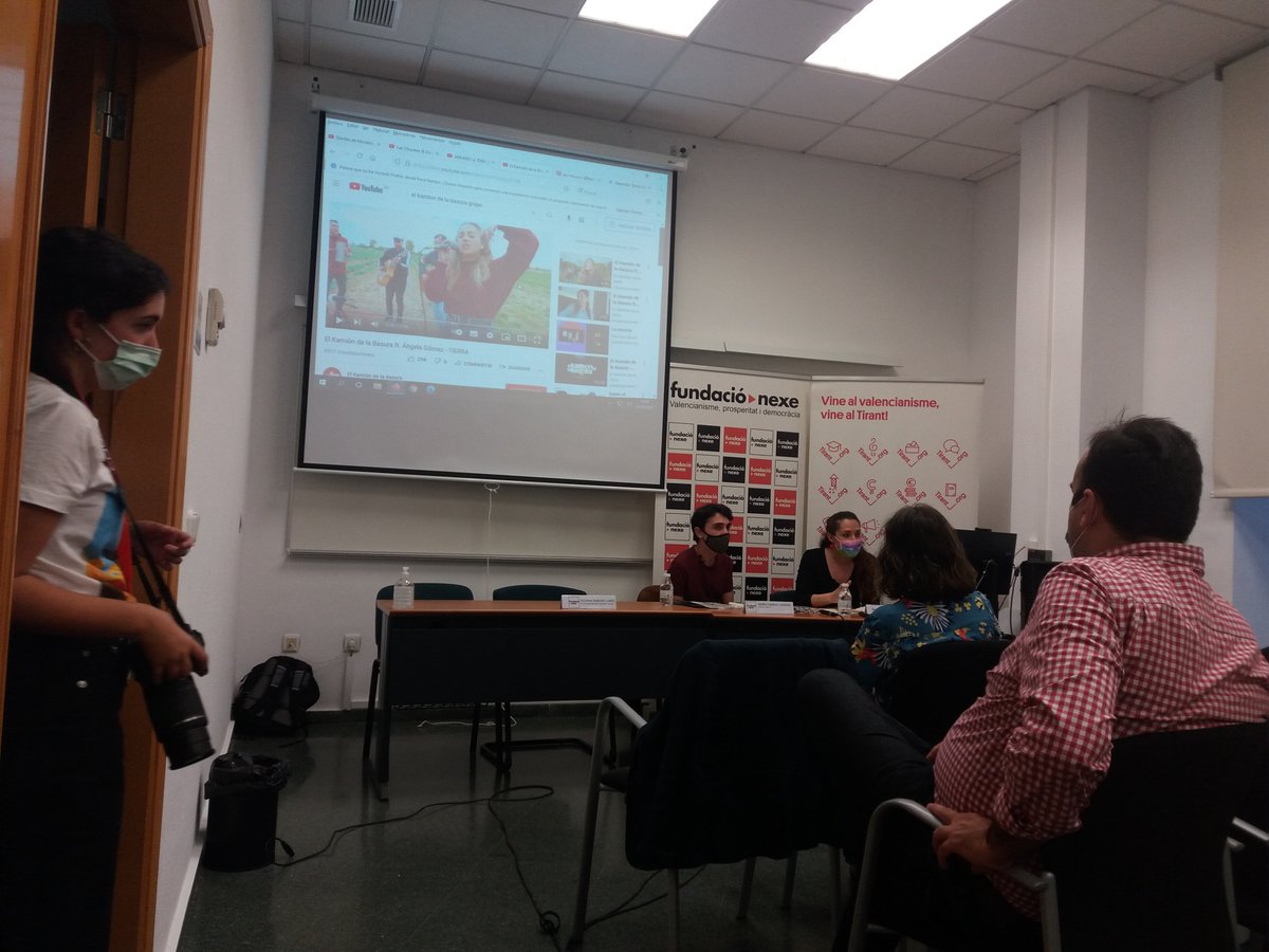 terresvinalopo's tweet photo. L'impacte dels moviments migratoris i dels canvis socials, econòmics i polítics en el #territori i les identitats.
"Llengua i canvis demogràfics al País Valencià", workshop del #CulturLab21 de la @fnexe, amb @Catalana_UA i @LletresUA. https://t.co/5P6vQgcM3q