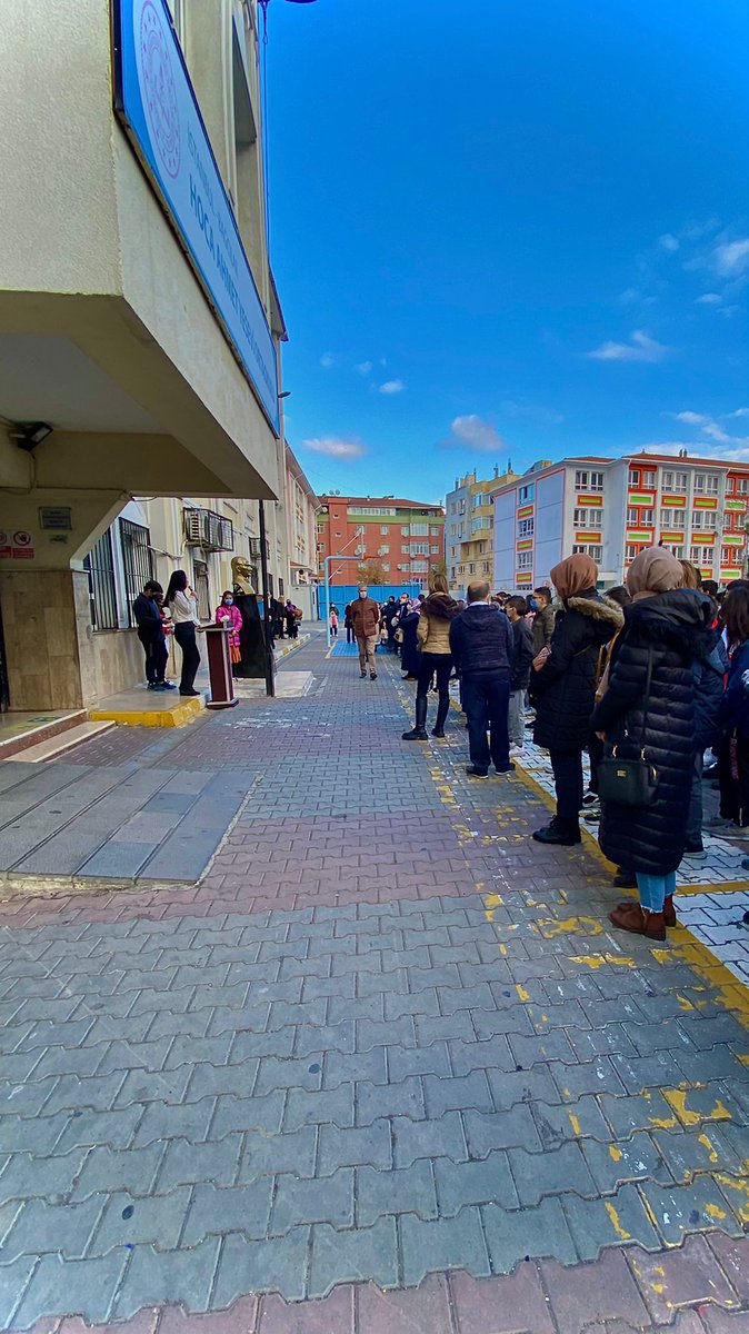 HayOrtaokulu's tweet photo. Hoca Ahmet Yesevi Ortaokulu olarak 29 Ekim Cumhuriyet bayramını büyük bir coşku ile kutladık. #29EkimCumhuriyetBayramıKutluOlsun @Mustafa_Eldivan @19_mstfylmz @muratkucukkayaa @FuatBulutu https://t.co/wcjH3QdcWG