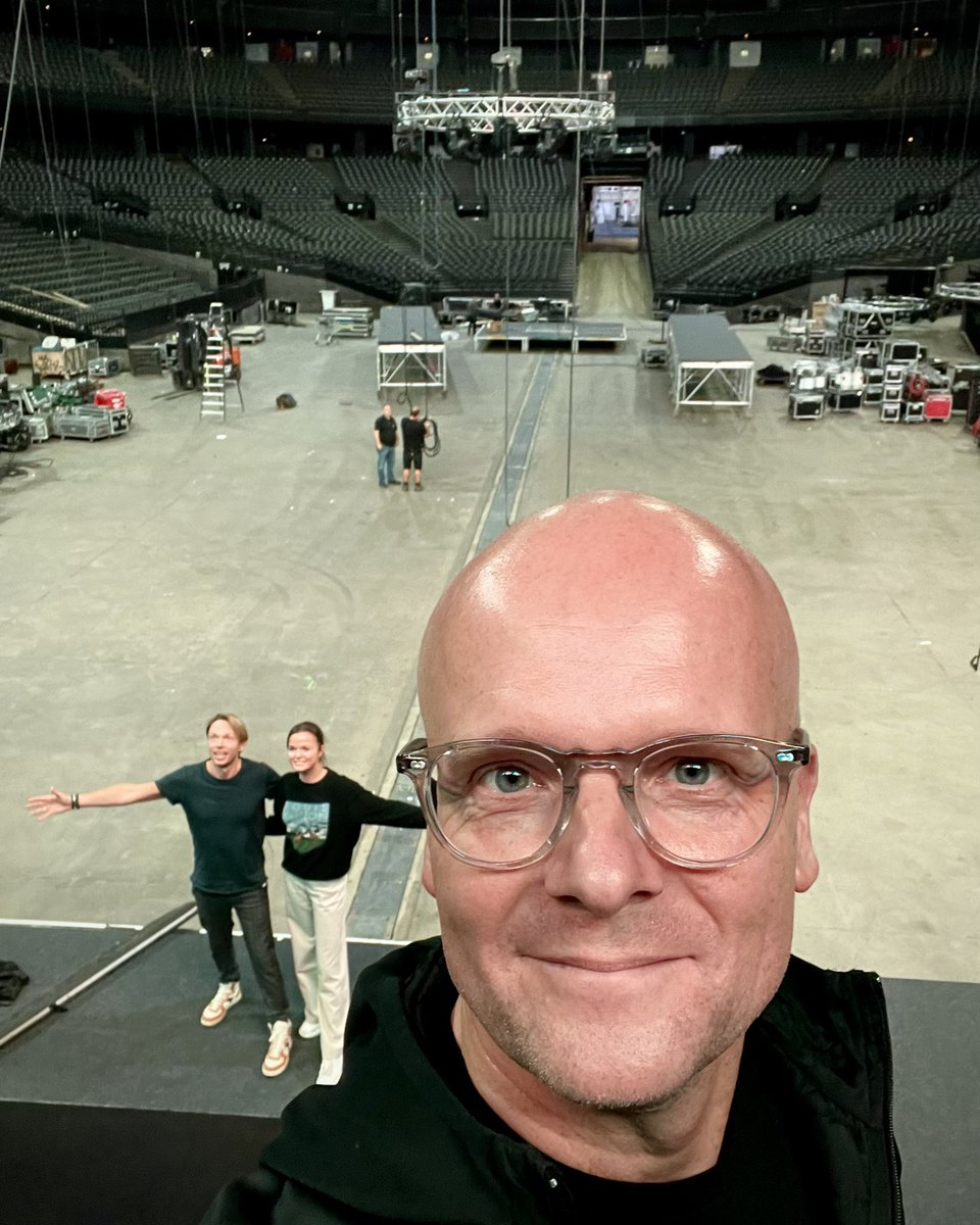 michaelschack's tweet photo. Hello from the penthouse. 😉
Tomorrow Oct 30 #RegiLive #komwatdichterbij at @sportpaleis.
—-
@Realregi @Qmusic_BE https://t.co/5eDEpsUCyo