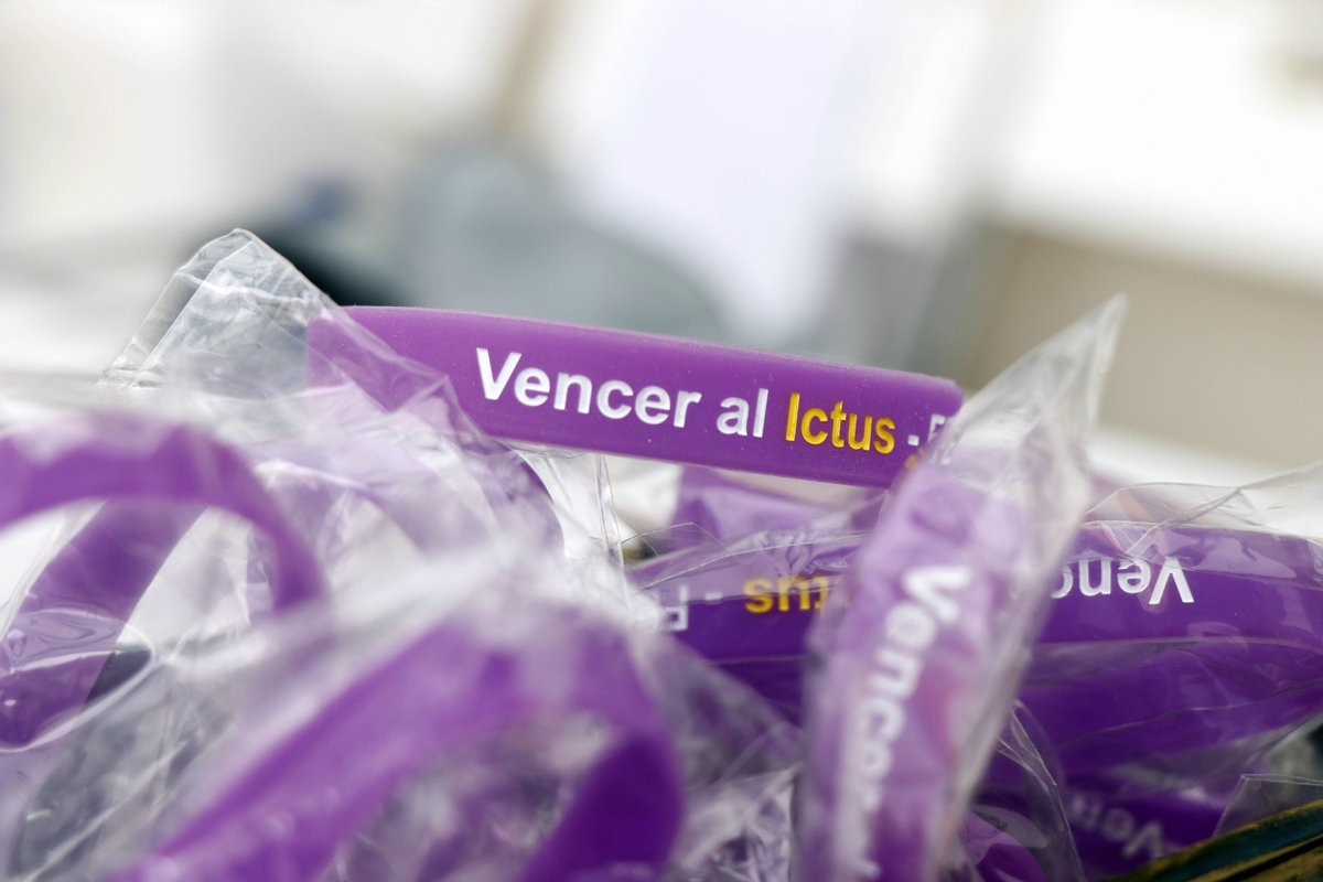 HospitalLaFe's tweet photo. 🏥La U. de Ictus @HospitalLaFe y  @ADAICTUS han organizado un mesa informativa para mejorar el conocimiento de enfermedades cerebrovasculares, los factores de riesgo o los síntomas de alarma. Además de información, se realizan  pruebas de tensión y de glucemia
#DiaMundialDelIctus https://t.co/RgzEeEVP2N