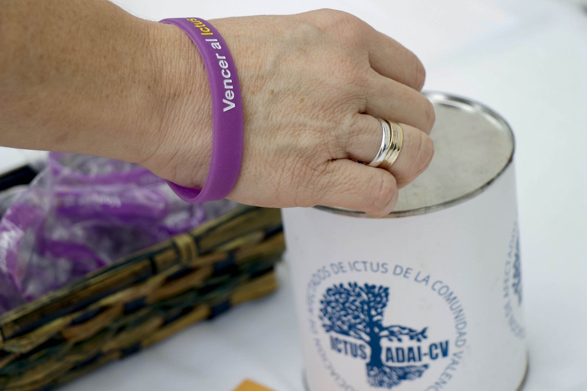 HospitalLaFe's tweet photo. 🏥La U. de Ictus @HospitalLaFe y  @ADAICTUS han organizado un mesa informativa para mejorar el conocimiento de enfermedades cerebrovasculares, los factores de riesgo o los síntomas de alarma. Además de información, se realizan  pruebas de tensión y de glucemia
#DiaMundialDelIctus https://t.co/RgzEeEVP2N