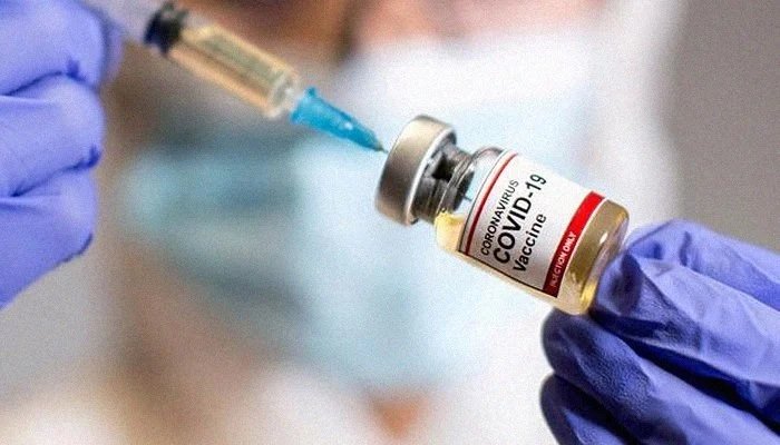 ExpressToday1's tweet photo. COVID-19: Parental consent not required to vaccinate schoolchildren over 12 years, says Sindh govt https://t.co/i8mSLGpkEi
