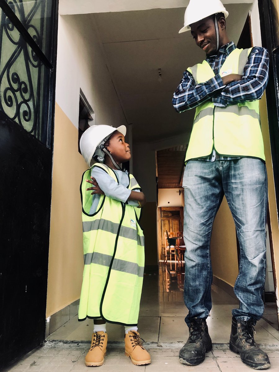 MadameMbakam's tweet photo. Career day Year 2 : Engineer like mommy and daddy. 👷🏽‍♀️

Dans l’école de Leelou, ils parlent désormais de costume de carrière. 

#MomLifeBestLife https://t.co/JTQqVV3c0l