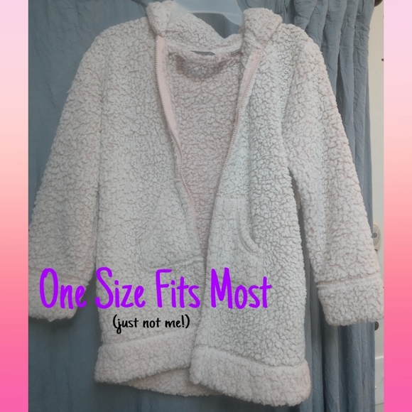 RiVerinmotion's tweet photo. So good I had to share! Check out all the items I'm loving on @Poshmarkapp from @mr_sunmoon @Veeticus92 #poshmark #fashion #style #shopmycloset #ameri #goldenthreads #subtledelights: https://t.co/KDQfmYsvUP https://t.co/wAs8S4kleu
