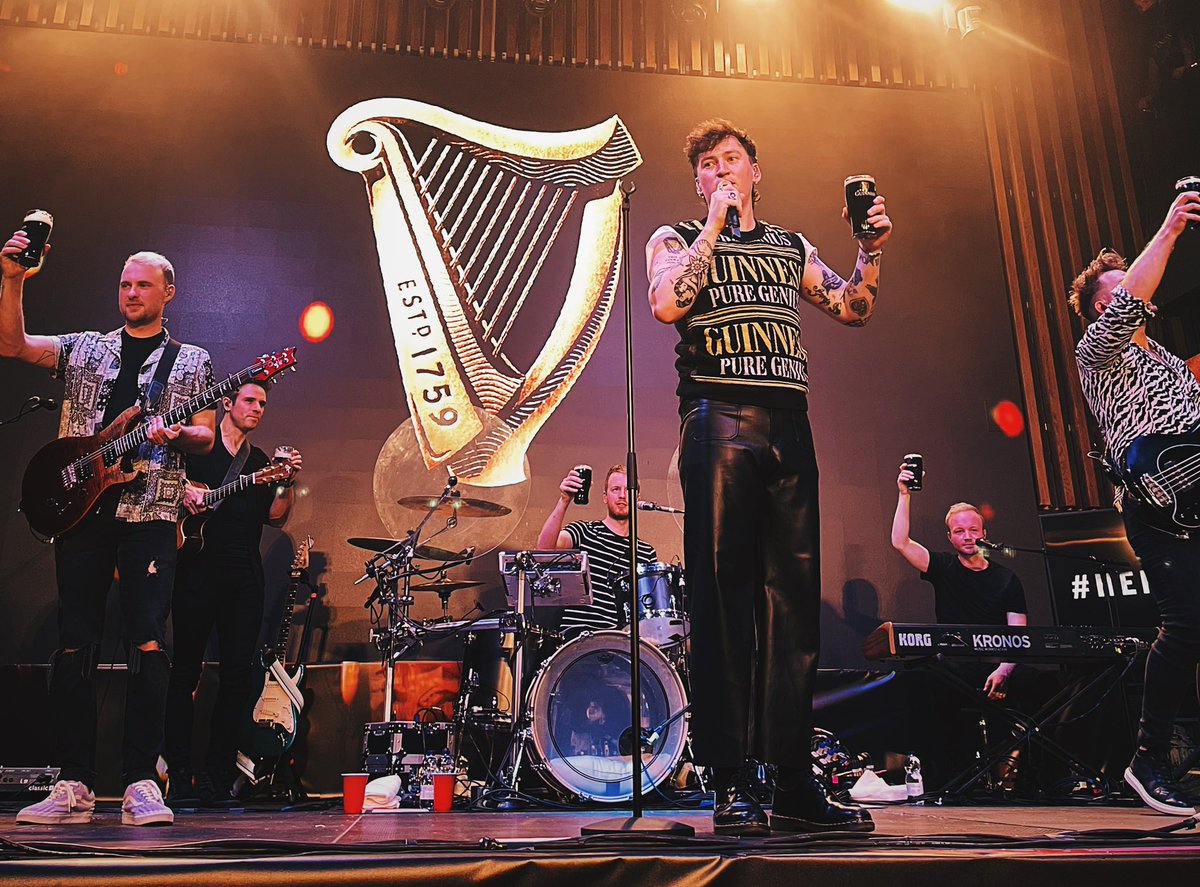 OrlaOC_98's tweet photo. Live music is back with a bang, THANK YOU PICTURE THIS👏🏻📸💜 #herestoitall @picturethis @GuinnessIreland https://t.co/fNg0F52XzZ