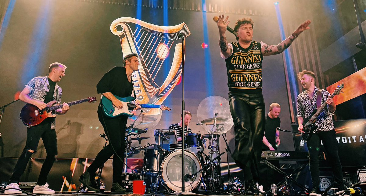 OrlaOC_98's tweet photo. Live music is back with a bang, THANK YOU PICTURE THIS👏🏻📸💜 #herestoitall @picturethis @GuinnessIreland https://t.co/fNg0F52XzZ