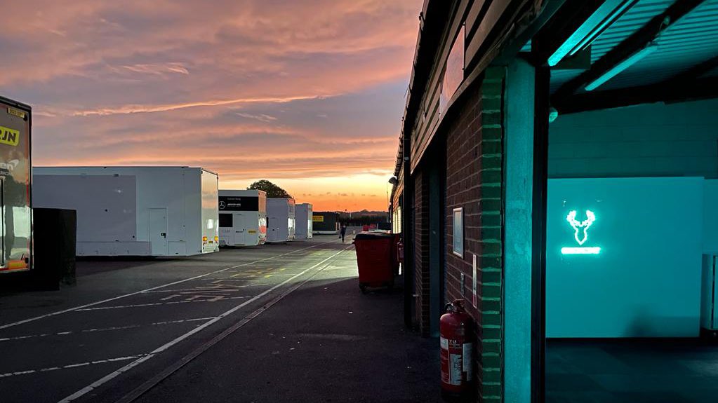 Snetterton at sunrise ☀️. Hoping for a good one today.