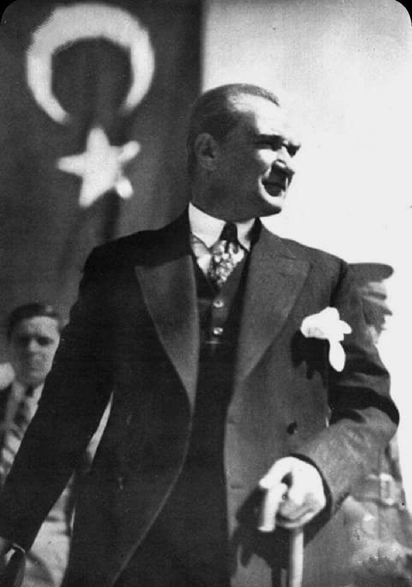 M. Kemal Atatürk'ün bizlere armağan ettiği her muazzam şenliğin ardında esasen canhıraş memleketi aşkı, gözyaşı, şehadet şerbeti ve gözlerini kırpmadan vatan uğruna feda edilmiş hayatlar vardır. #29Ekim Atalarımızın vatan sevdasının bayramıdır, kutlu olsun!