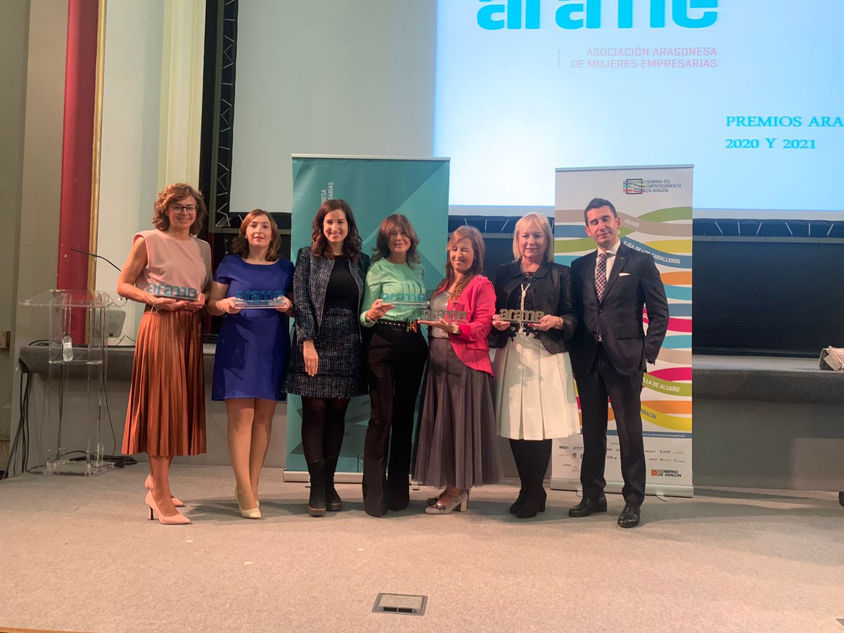 Esta semana ha sido una semana de premios. Tras la fiesta de la #FamiliaAJE tuve el placer de asisitir a los galardones de <a href="/aramearagon/">arame</a>. Estupendo vernos poco a poco las caras de nuevos.
#Zaragoza #empresas