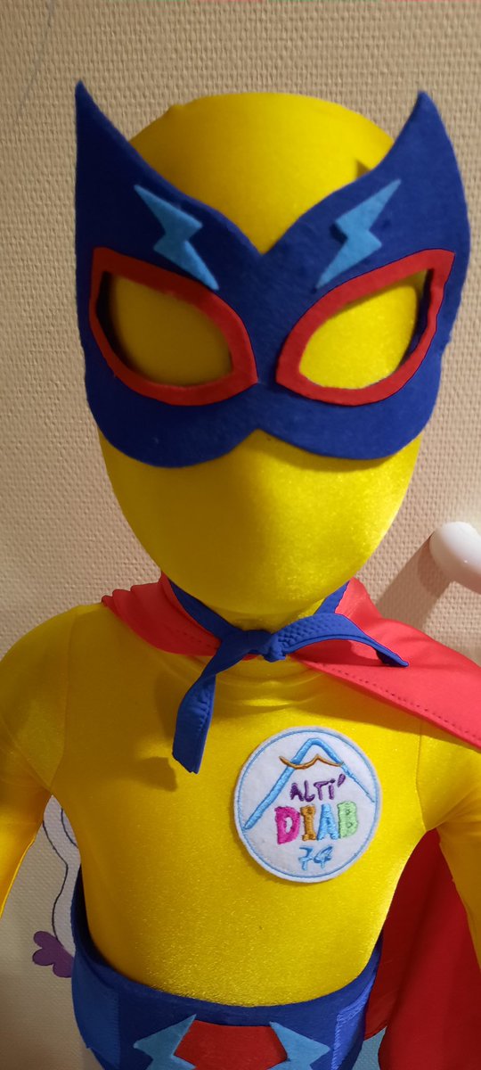 AltiDiab's tweet image. Lundi 4 octobre, Super Didou, offert par l'association Altidiab74, est arrivé au service de pédiatrie de l'hôpital d'Annecy.
Ce super héros, mannequin d'éducation thérapeutique, permet 1/2