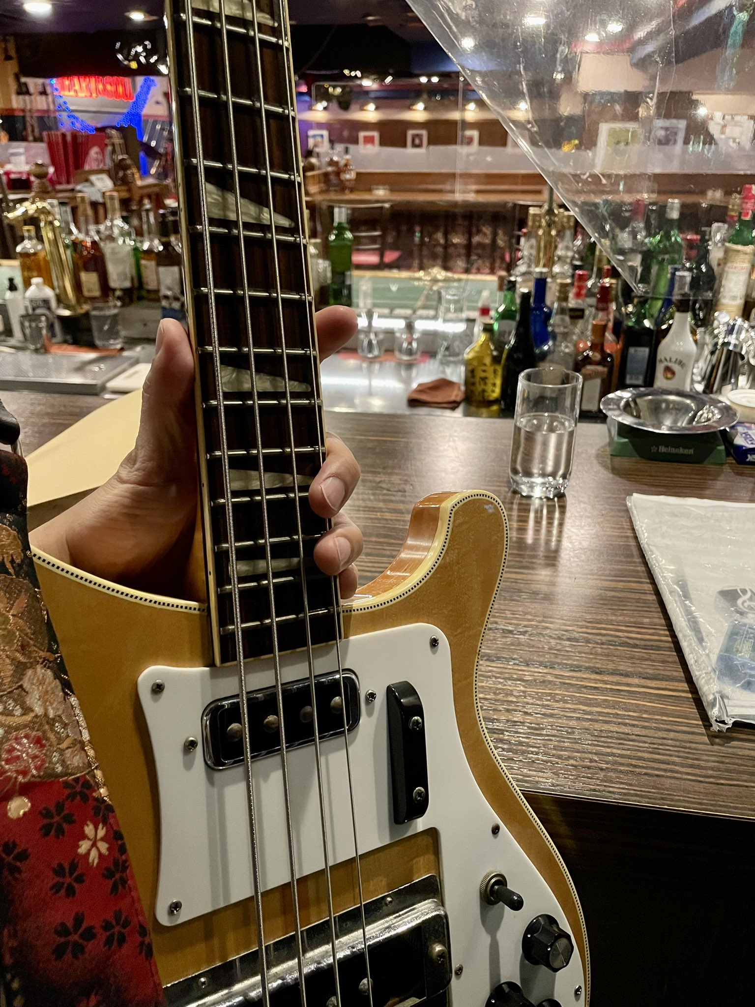 原田賢扶 ケンスケ 原田兄弟 今宵 10 29 はハウスバンドが 浜を盛り上げます 横浜 関内heart Soul 17 00オープン 17 45 18 30 19 10 19 55 35 21 22 00 22 45 23 00クローズ Mc 3 300 T Co Bupa94czys 実は今日から3日間