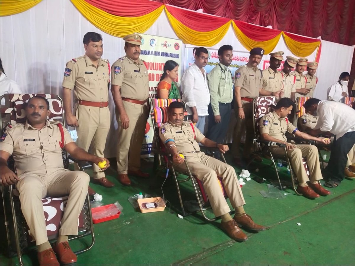 Patancheru Sub division police conducted blood donation camp at isnapur in view of police flag day
#policeflagday2021
#TelanganaStatePolice