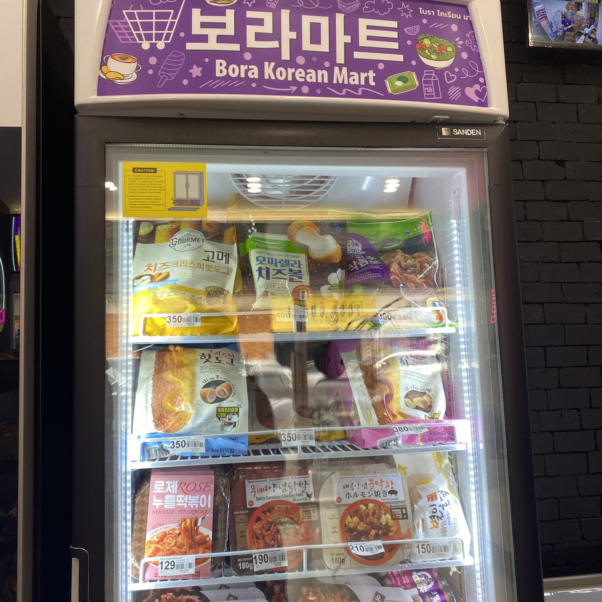 seoulsolo's tweet photo. พวกอาหารแช่แข็งแบบคอร์นด็อกก็มี https://t.co/lF4FJcVw6W
