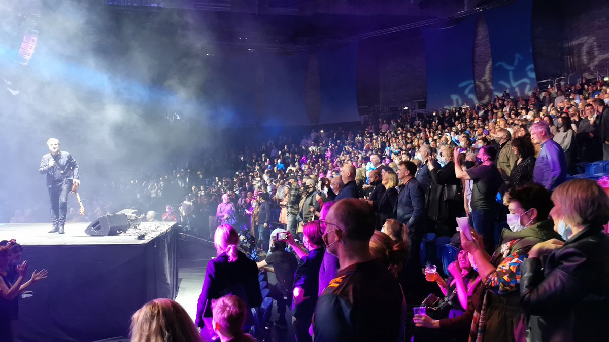 amtoomey's tweet photo. Thank you @RadioRayRTE for the tickets to @thetriptotipp in @3ArenaDublin Take a bow @tomhappens unbelievable night of irish music @thehappens1 @VivaJerryFish @frankandws @hothouseflowers @the4ofus @thepalemusic @irewomeninharm @nickgestation #FeileClassical #liveirishmusic https://t.co/7X0R6O48mk