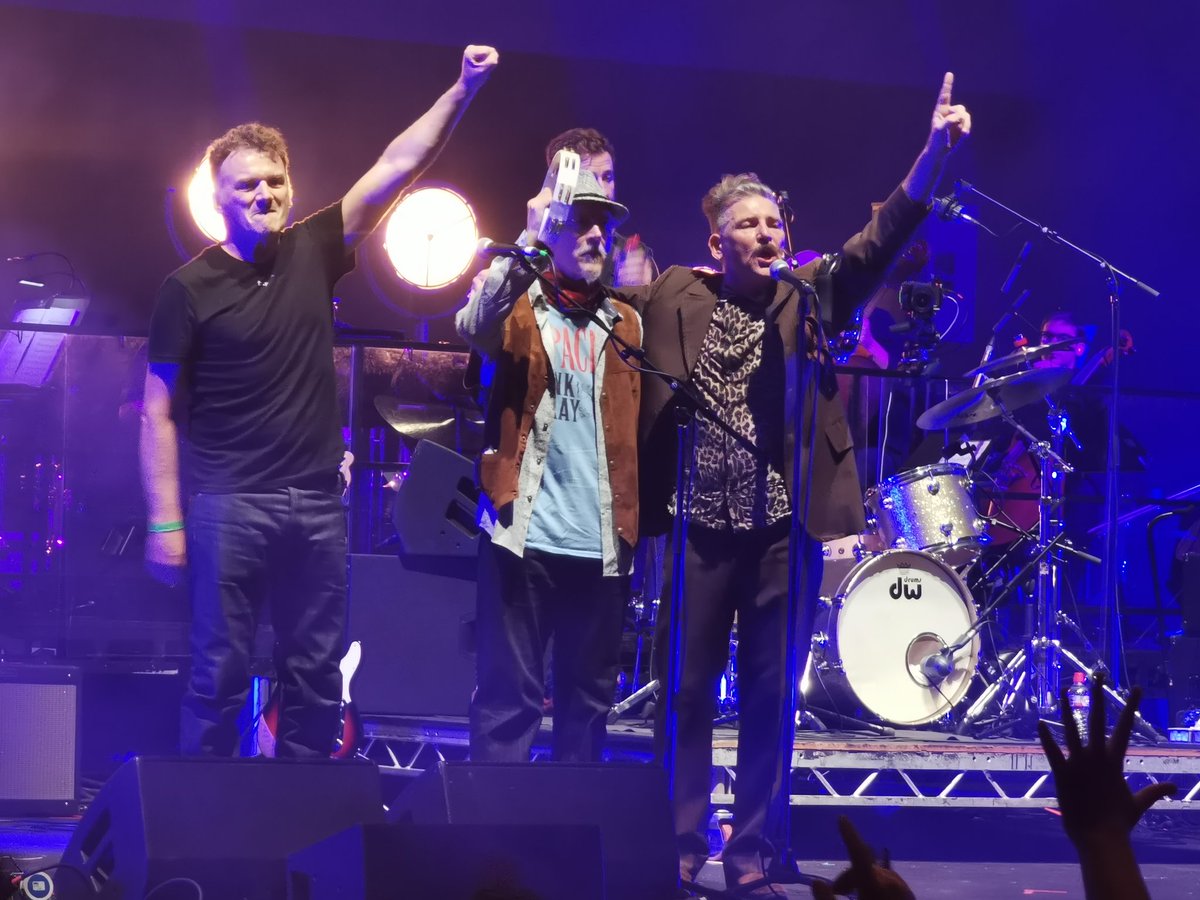 amtoomey's tweet photo. Thank you @RadioRayRTE for the tickets to @thetriptotipp in @3ArenaDublin Take a bow @tomhappens unbelievable night of irish music @thehappens1 @VivaJerryFish @frankandws @hothouseflowers @the4ofus @thepalemusic @irewomeninharm @nickgestation #FeileClassical #liveirishmusic https://t.co/7X0R6O48mk