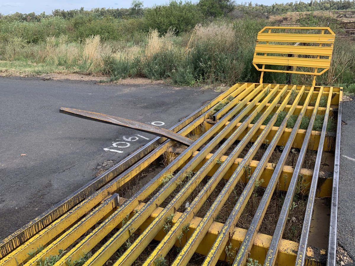 scottMGAS's tweet photo. How would you like to drive into that at 100km/hr. https://t.co/hSVp2z5Nno