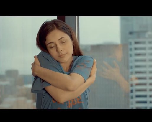 Rose_isFae's tweet photo. See reflection.. it’s just like Sid is hugging Sana ❤️ #SidNaaz 
" Tu Yaheen Hai Sidharth " https://t.co/CXPTdoddbF