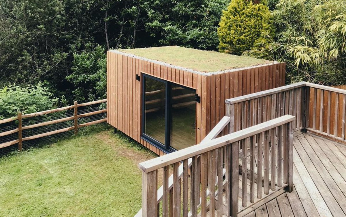 greenroofsdirec's tweet photo. Green roof install by box_clad using EverMatβ’ Garden Room with 15m2 of living roof installed on this pod.
#green #rooftop #greenrooftop #boxclad #evermat #gardenroom #workspacedesign #sedumroof #sedum #greenliving #livingroof https://t.co/pdCbNht7Ux
