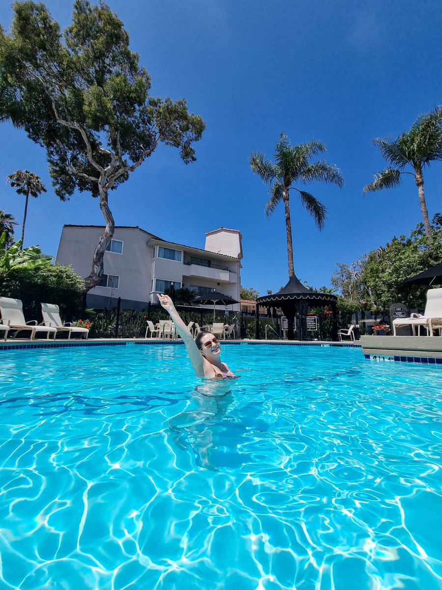 frames_of_life's tweet photo. Year-round summer lover here 🙋‍♀️☀️

I'm a huge fan of sunny days, pools, cocktails and beaches. So, when autumn comes, nostalgia hits me 🤧

Do you miss summer too? 😃

#Travel #travelphoto #traveltheworld #travelvlogging #travelinspiration #traveler  #TravelMakesUs #framesoflife https://t.co/mz9Dyg1GLN