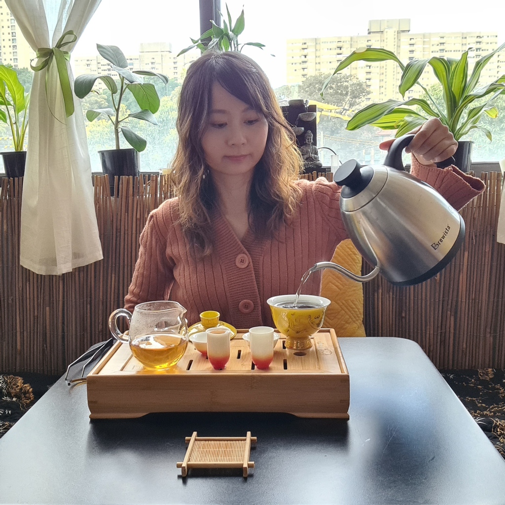 AltitudeTea's tweet image. Respectfully preparing tea and partaking in it mindfully is actually a consciousness-altering agent.