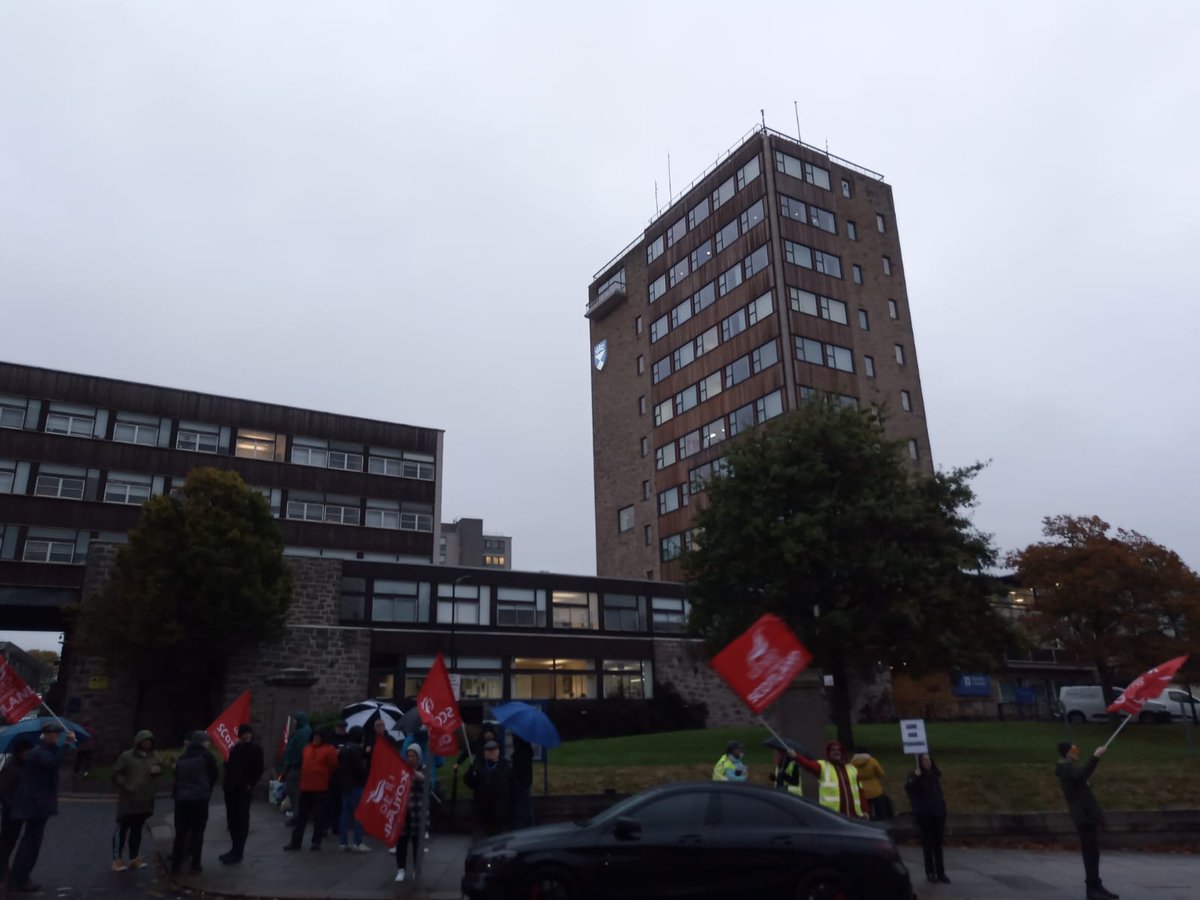 uodunite's tweet photo. Day5 and as predicted it's a *bit* wet! #saveUoDSS #Protectpensions https://t.co/JJH2JJMGIl