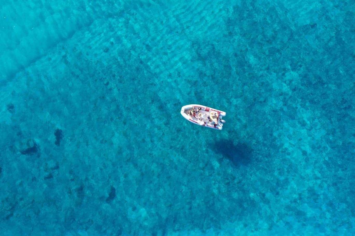u2iKRK's tweet photo. This month some u2i’ers decided to travel together and send greetings from a #workation in sunny Sardinia.  ⛱️
We envy them, but just a little bit 💙

#team #u2i #bestteam https://t.co/jNdabxiIXe