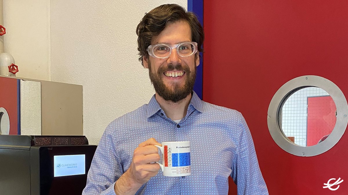 Climeworks's tweet image. Meet Tobias, he's a development chemist who works to develop the next generation of #Climeworks plants, focusing on the sorbent material that captures the CO₂ from the air. 
His work has a direct impact on the amount of CO₂ we can extract. bit.ly/3iYZtwW