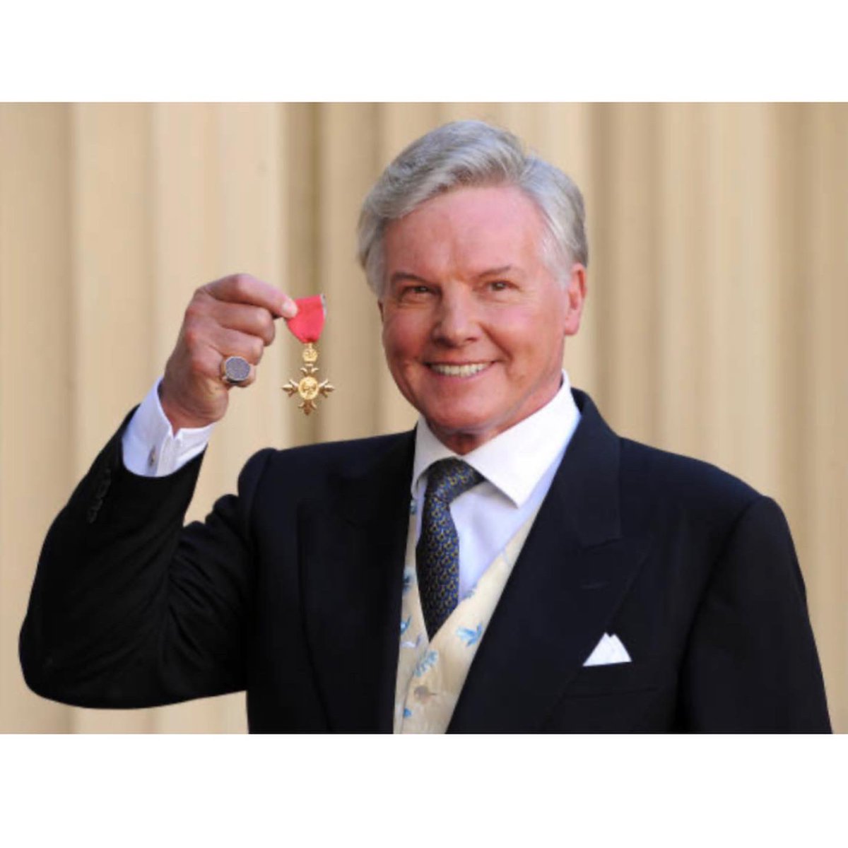 The legend Jess Conrad OBE is my guest for this episode. He tells me about starting in rep, working with Charlie Drake and of course looking after himself. 

Listen for free linktr.ee/pantopodcast