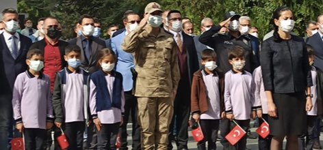 Şanlı Kurtuluş Mücadelemizde Canlarıyla, Kanlarıyla bu Toprakları savunan ve Vatanımızı bize emanet eden Aziz Şehitlerimizi, Kahraman Gazilerimizi Rahmet ve Minnetle yâd ediyor.
Cumhuriyetimizin 98. Yıldönümü Kutlu Olsun.